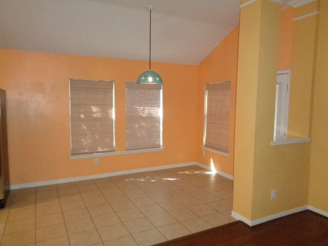 Building Photo - 30002 Saw Oaks Dr