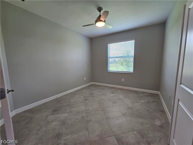 Building Photo - 20501 Hazelnut Ct S