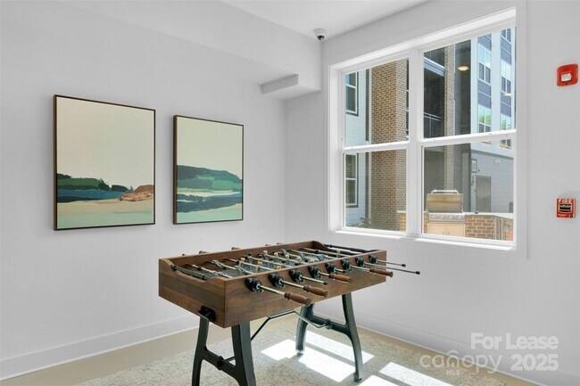 Building Photo - 9821 Research Dr