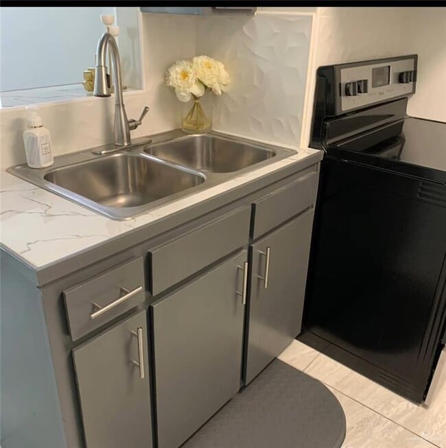 Building Photo - 16 Broadway St