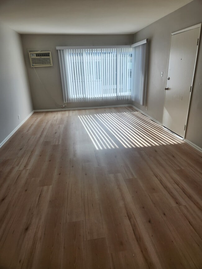 Building Photo - 613 E Washington Blvd