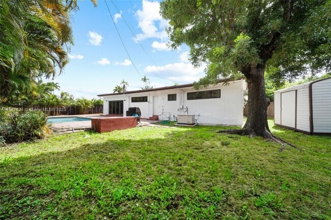 Building Photo - 19402 NE 19th Ct
