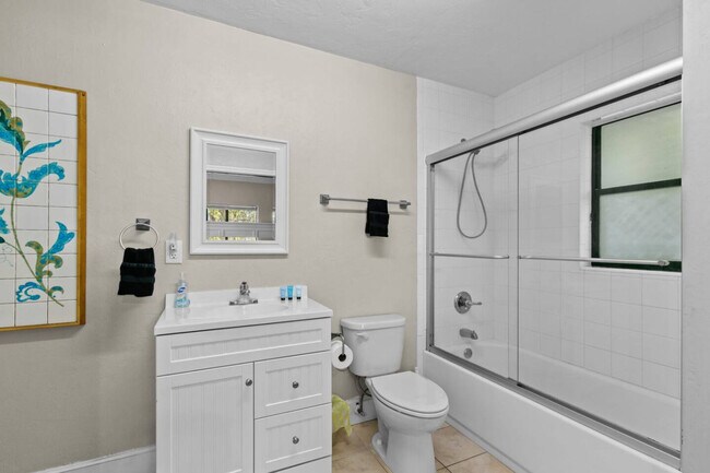 Building Photo - 1929 NW 7th Ln