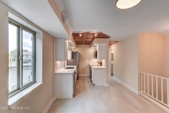 Building Photo - This beautifully remodeled 2 bedroom, 2 ba...