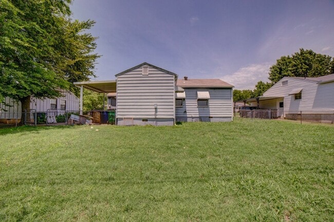 Building Photo - Beautiful 3 Bedroom Home