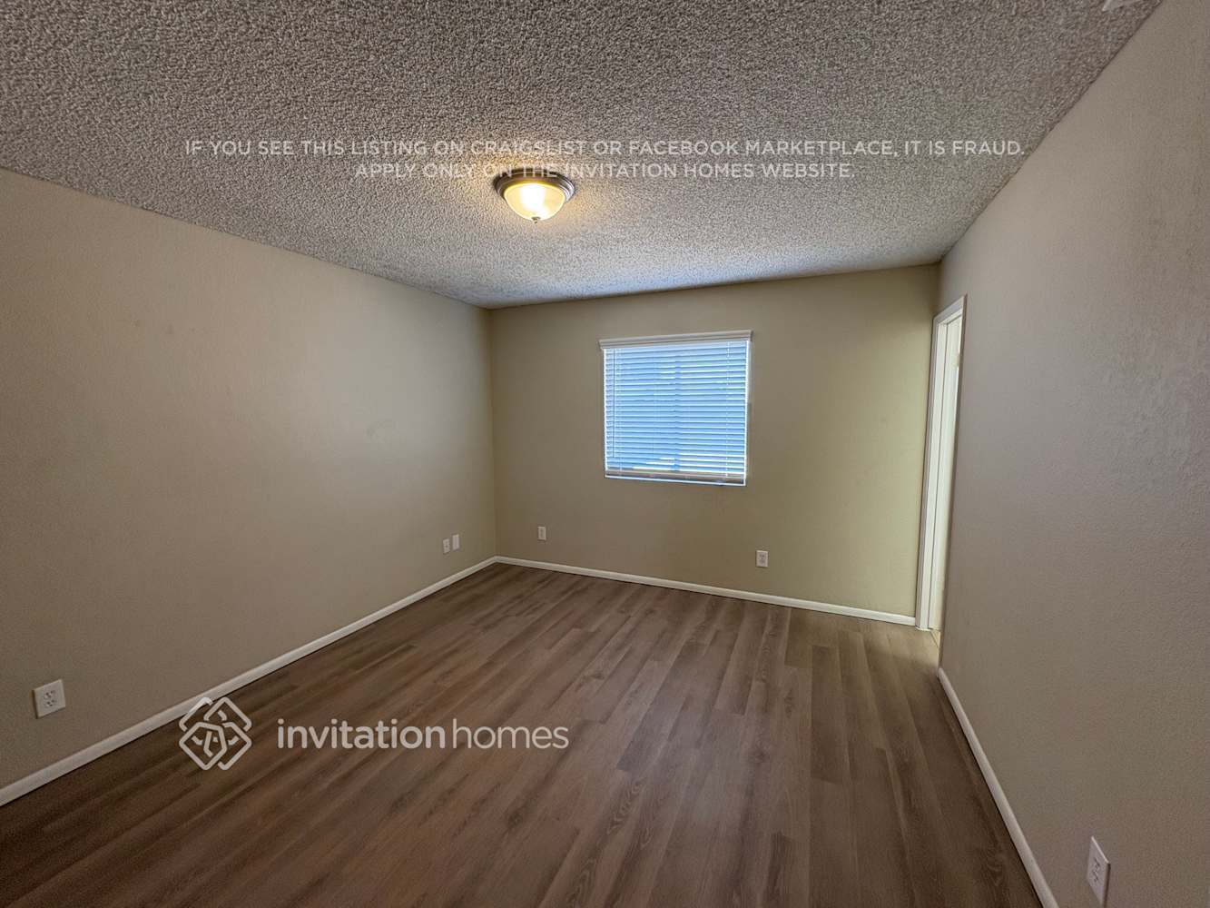 Building Photo - 8741 W Earll Dr