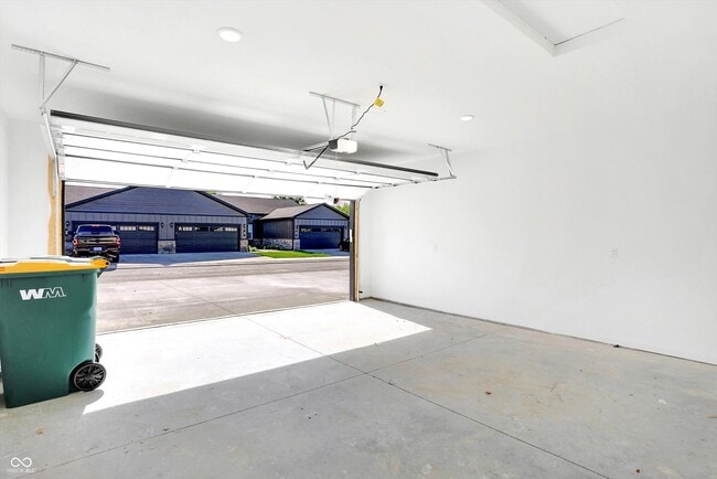 Building Photo - 1915 Chambers Dr