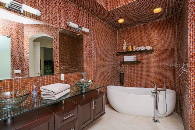 Building Photo - 5522 46th Ct W