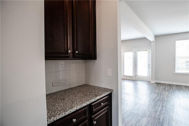Building Photo - 5410 Mirror Lake Dr