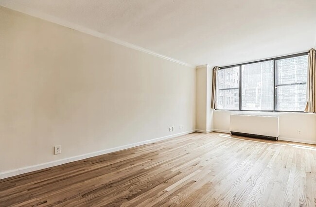 Building Photo - Modern Comfort in Every Corner