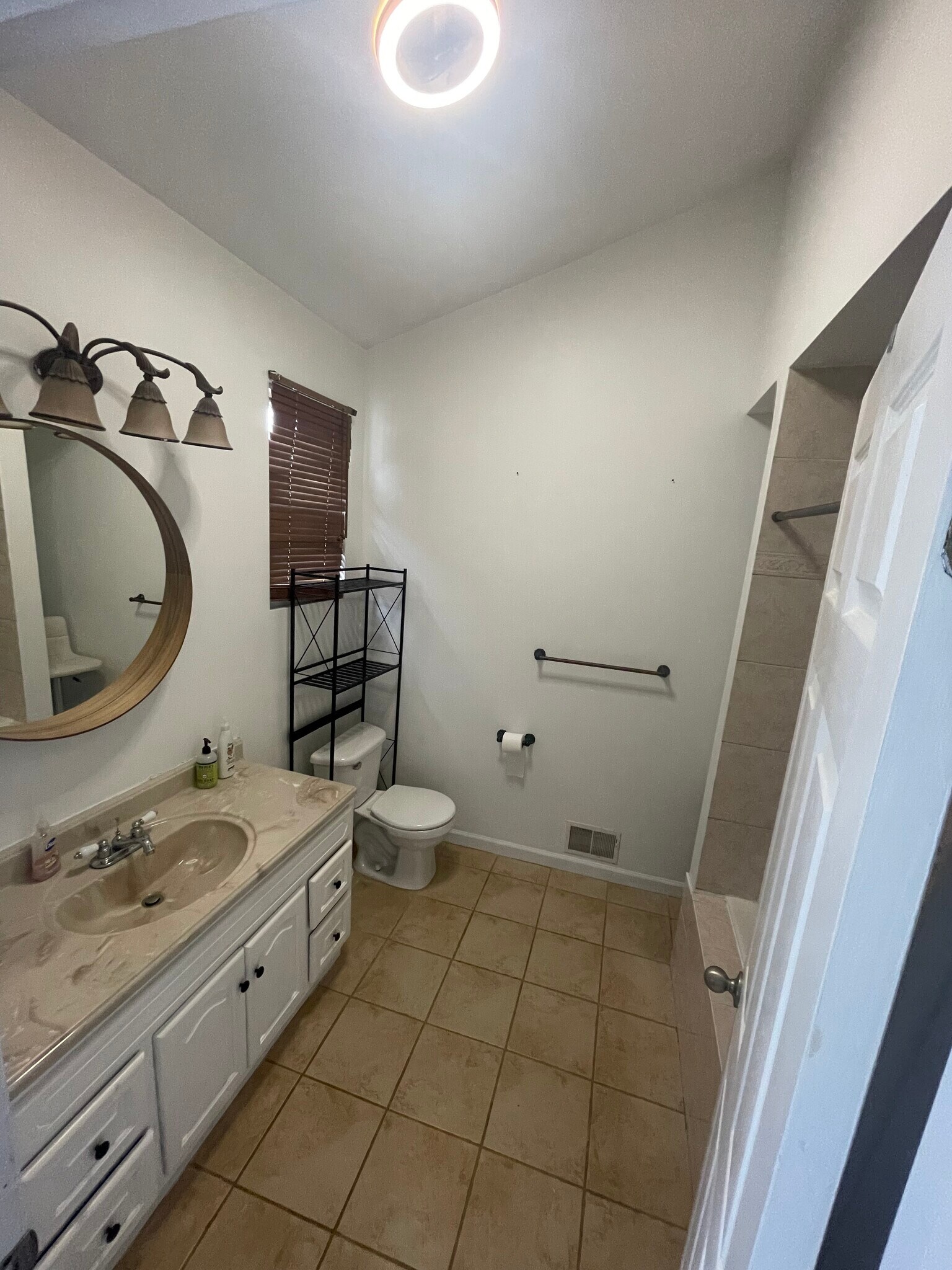 Master Bathroom (3rd Floor) - 1507 N Hancock St
