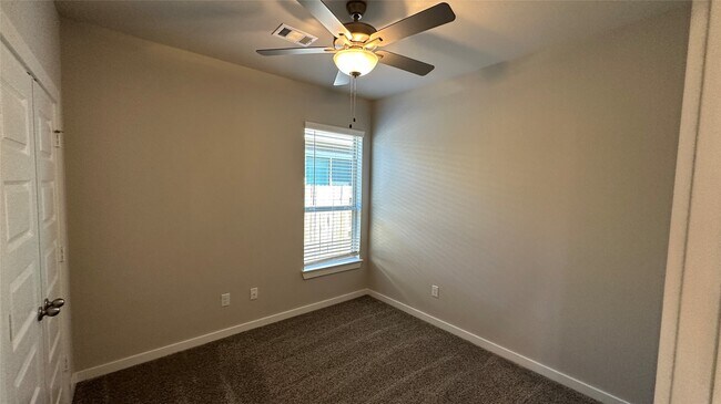 Building Photo - 9804 Grosbeak Ln