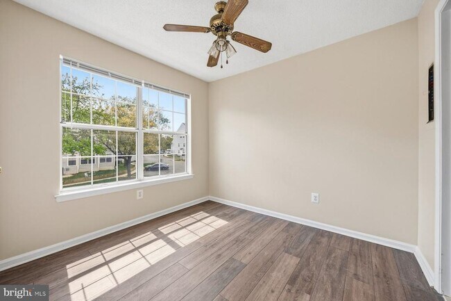 Building Photo - 14053 Vista Dr