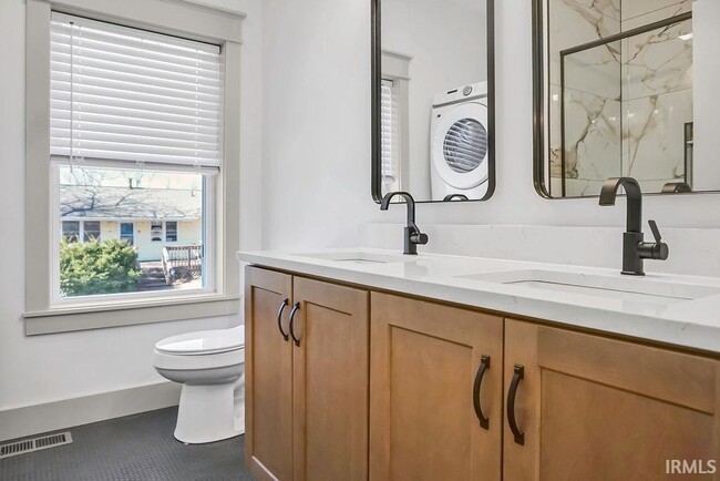 Building Photo - 717 N Grant St