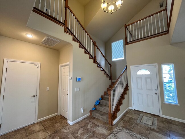 Building Photo - Upgraded and Beautiful Spacious 4 Bedroom ...
