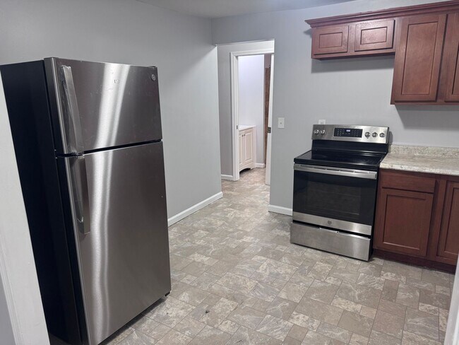 Building Photo - Charming Updated 2-Bedroom Home with Spacious Yard