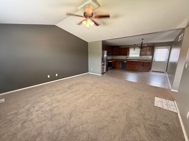 Building Photo - Beautiful Split Level in Northern Heights