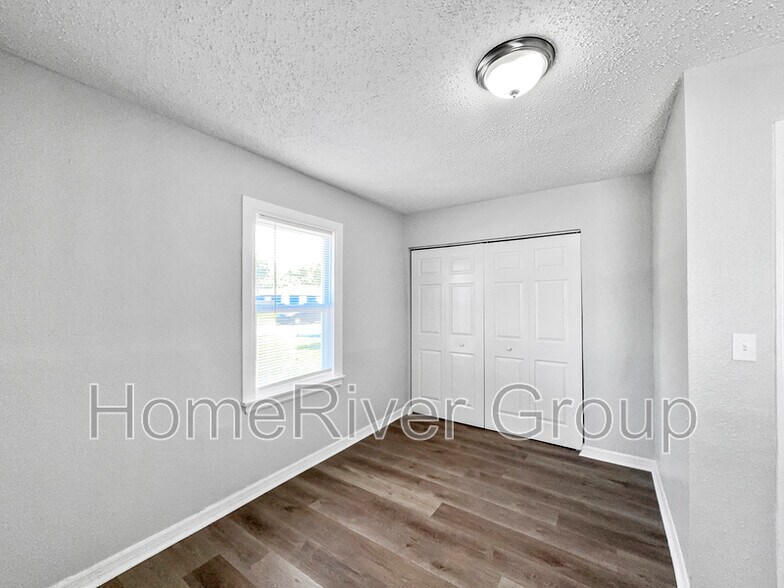 Building Photo - 3110 W Hartnett Ave