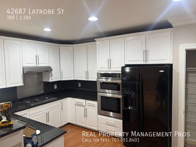 Building Photo - 42687 Latrobe St