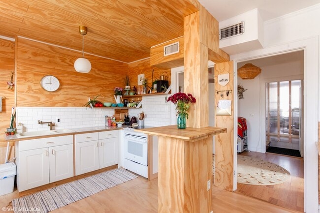 Building Photo - 4837 W Irving Park Rd