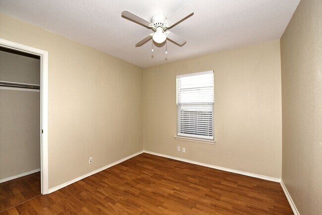 Building Photo - GREAT LOCATION: 1604 & SHAENFIELD | 3 BEDS | 2 BATHS | MOVE IN READY