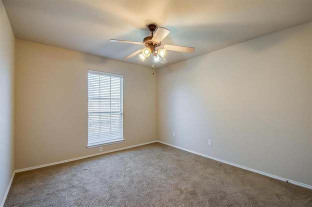 Building Photo - 706 Lakeview Dr