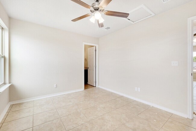 Building Photo - Stylish 3 Bed, 2 Bath Apartment in Georgetown