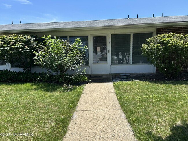Building Photo - 1174C Clydebank Ct