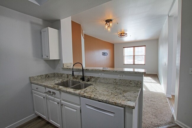 Building Photo - 12766 Ironstone Way #104