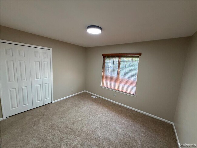 Building Photo - 27424 Rosewood Ct
