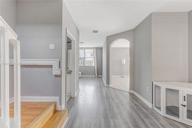 Building Photo - 3375 NE 15th Dr