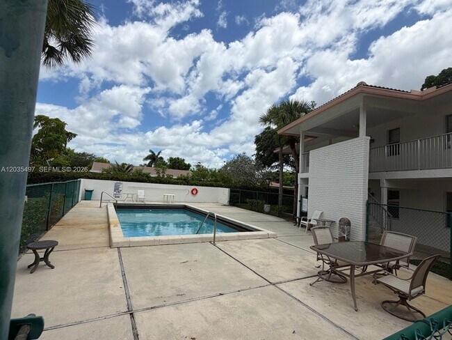 Building Photo - 8443 Royal Palm Blvd
