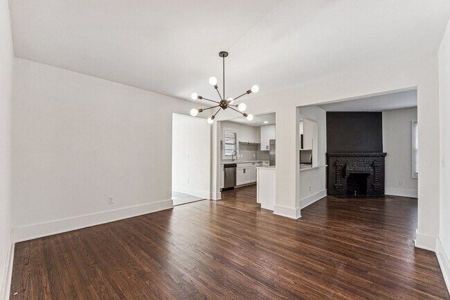 Building Photo - Midtown 3/2 with 2 Car Garage!