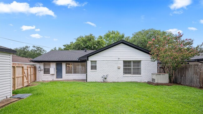 Building Photo - 3835 Tartan Ln