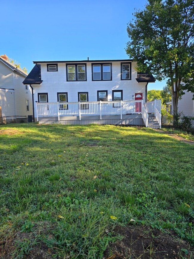 Building Photo - Gorgeous 4 or 5 bed 3.5 Bath in Madisonville!!