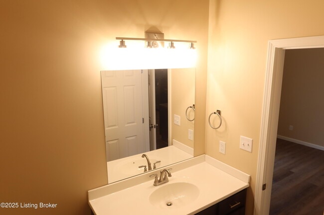 Building Photo - 112 Peonia Rd