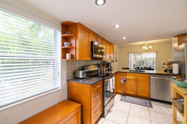 Building Photo - 10600 La Placida Dr