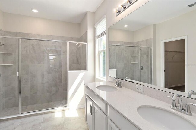 Building Photo - 1651 Chatsworth Cir