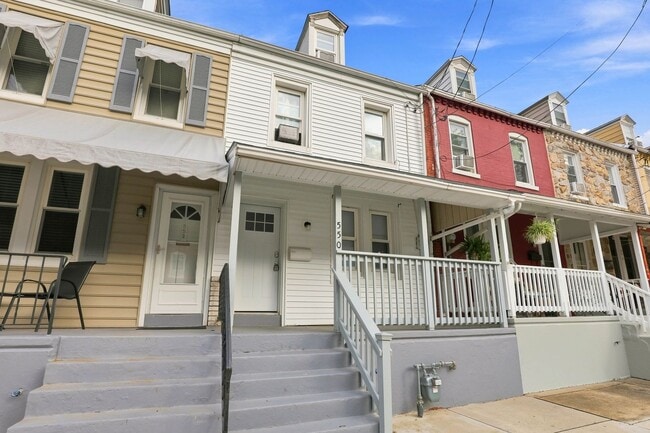 Building Photo - 550 Dauphin St