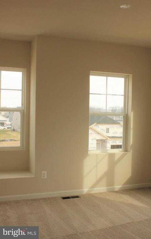 Building Photo - 232 Parkland Dr