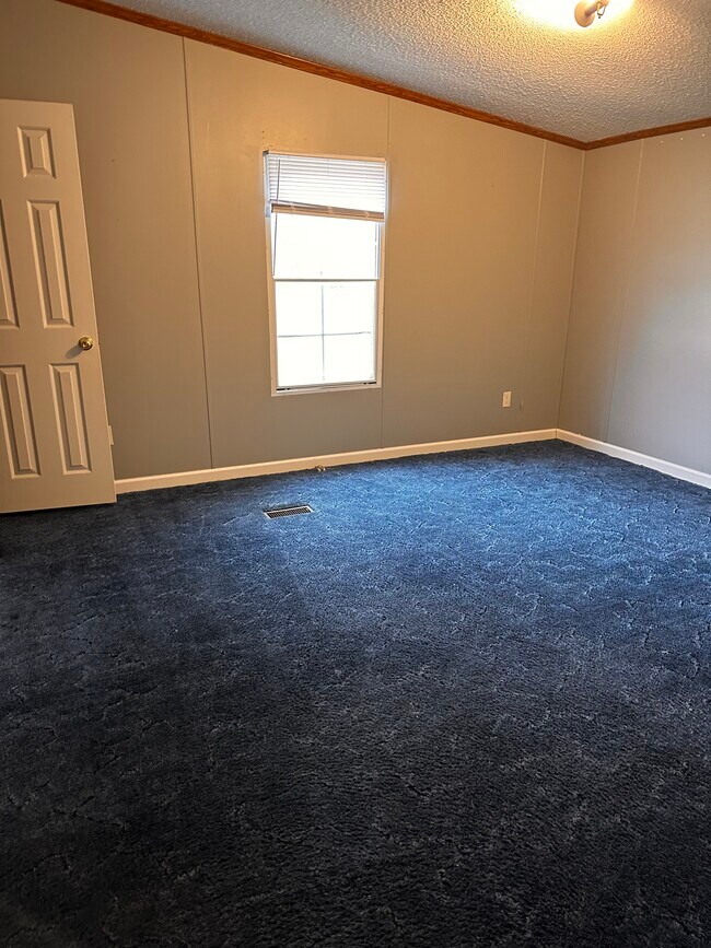 Building Photo - 101 West King Rd