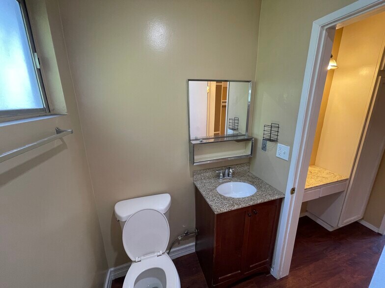 Building Photo - 1941 Wilcox Ave