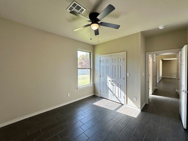 Building Photo - Rent Reduction!! 2 story, 5-bedroom 3 bath home in Wyatt Acres