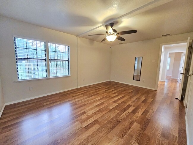 Building Photo - 317 Ebony Ave