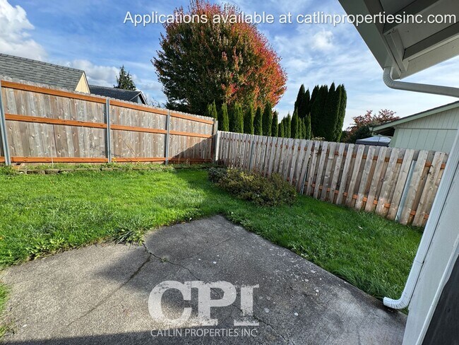 Building Photo - 119 Penny Ln