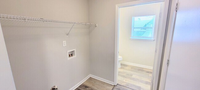 Building Photo - Charming 4BR Home with Modern Upgrades & Spacious Yard