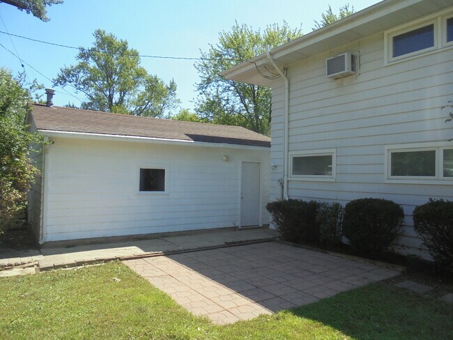 Building Photo - 1434 Walnut Dr