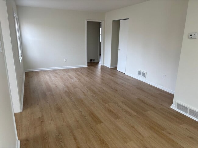 Building Photo - 870 Geneva Ave