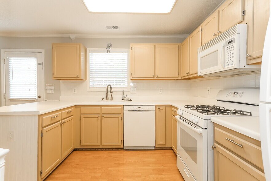 Building Photo - 3848 Sunview Dr NW