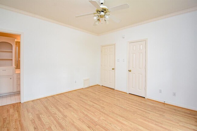 Building Photo - 4813 Holly St